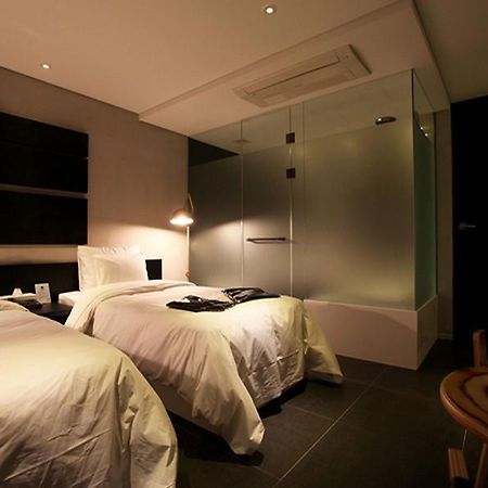 โฮเต็ล คัลลินัน เชจู Motel เมืองเชจู ภายนอก รูปภาพ