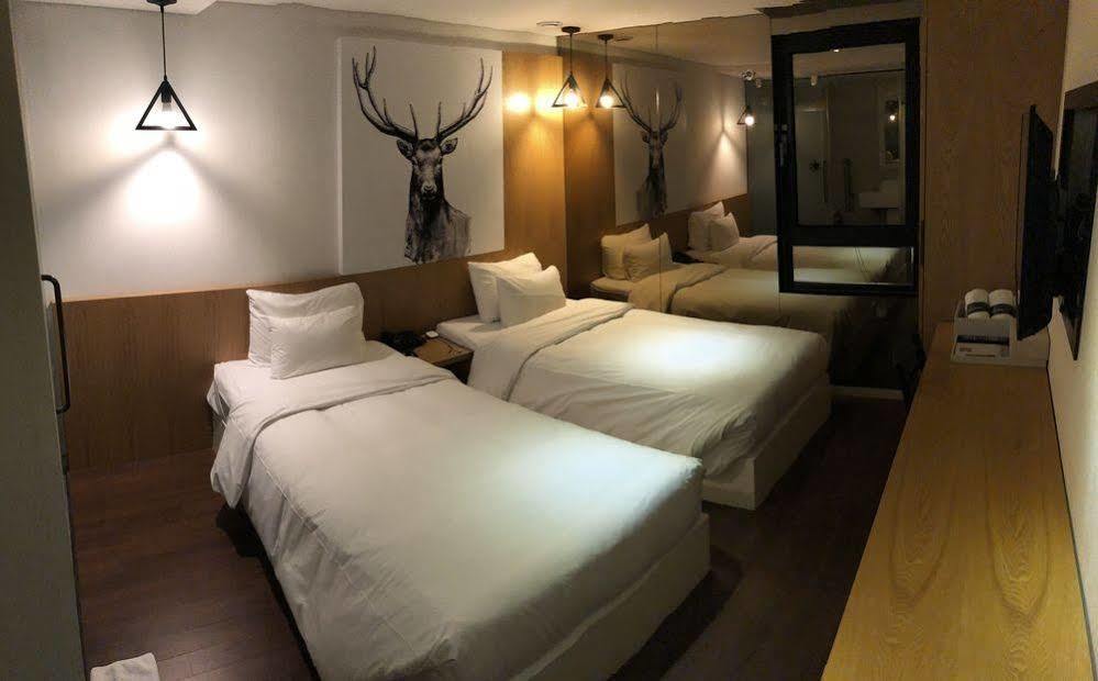 โฮเต็ล คัลลินัน เชจู Motel เมืองเชจู ภายนอก รูปภาพ